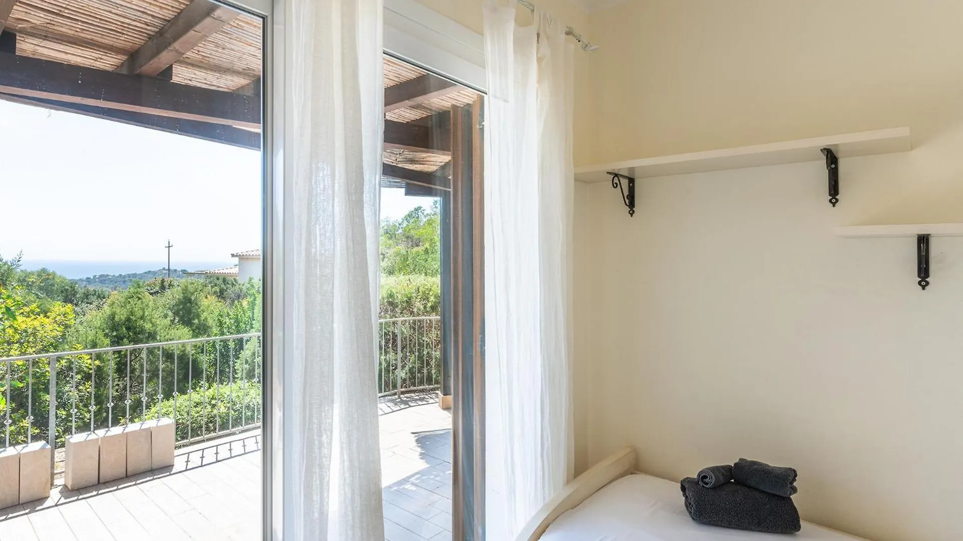 Jasmine Panoramic Hideaway Apartment Riva dei Pini Italy