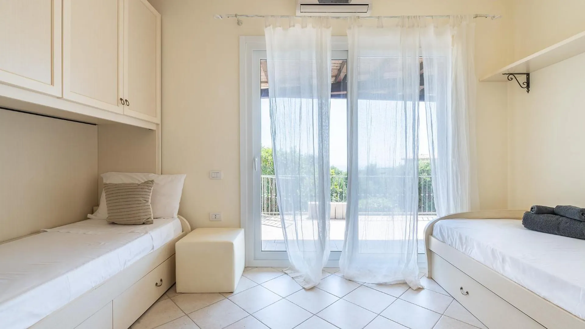 Jasmine Panoramic Hideaway Apartment Riva dei Pini