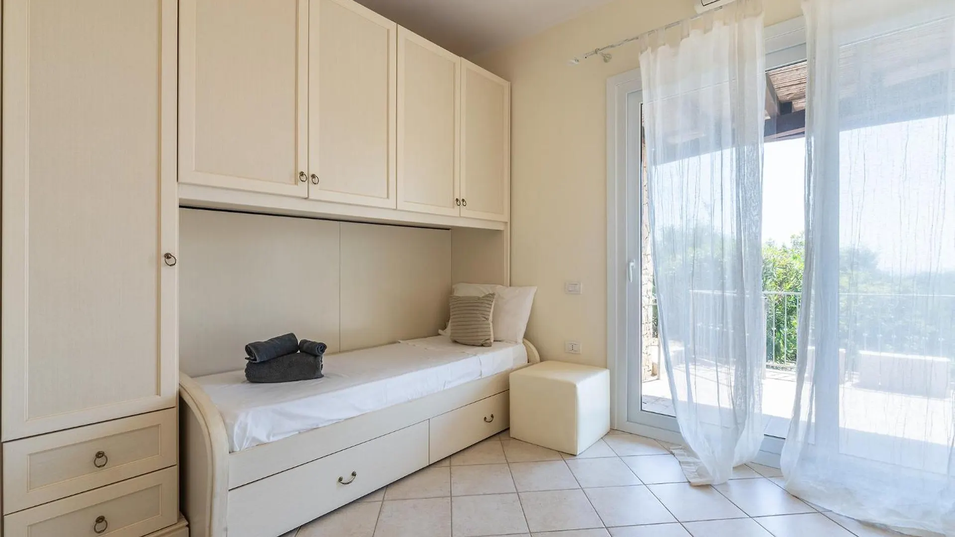 Jasmine Panoramic Hideaway Apartment Riva dei Pini 0*,  Italy