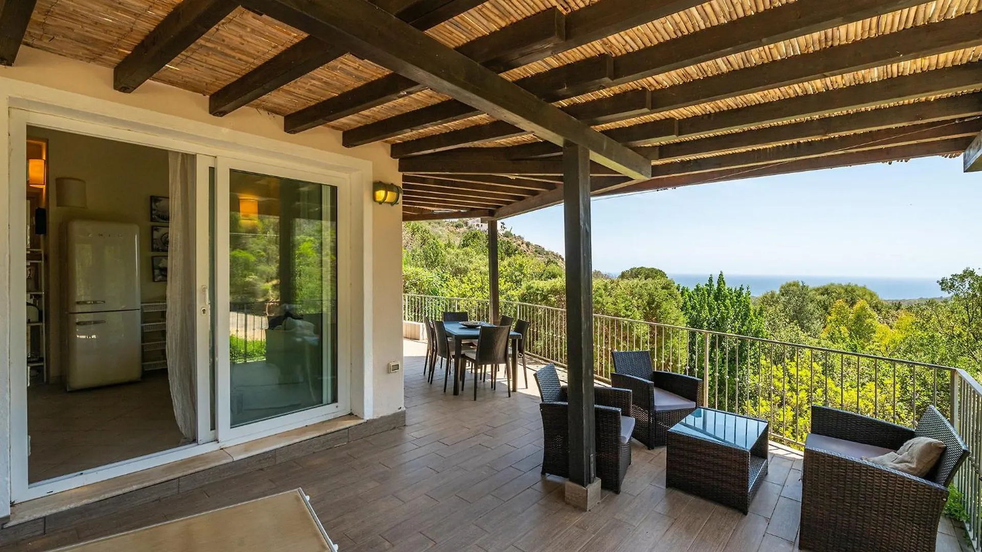 Jasmine Panoramic Hideaway Apartment Riva dei Pini Italy